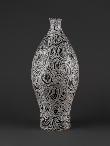 Csigás váza (fekete)